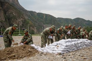 浓眉：我们在防守端有很多沟通错误 老是给对面留出空位